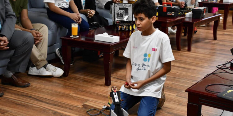 Le ministre de la Jeunesse à la rencontre des pionniers de Robotech 1 - Le Progrès Egyptien