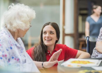 Aider les personnes âgées, une priorité