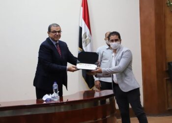 Remise de 97 contrats de travail aux personnes à besoins spécifiques