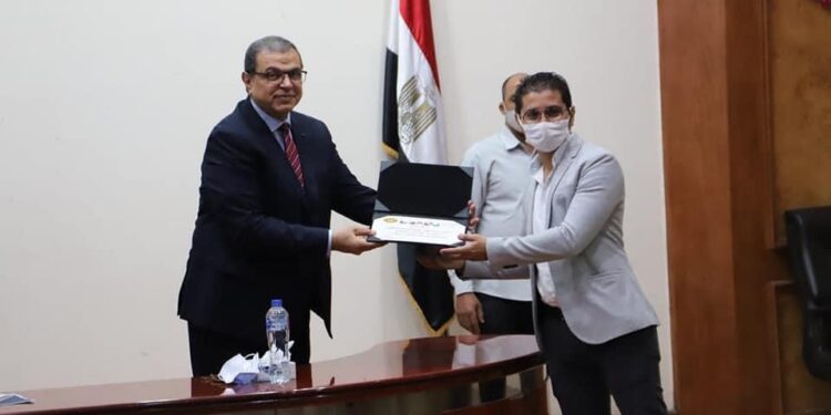 Remise de 97 contrats de travail aux personnes à besoins spécifiques 1 - Le Progrès Egyptien