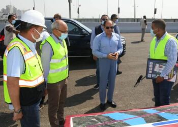 Le Président inspecte des projets routiers