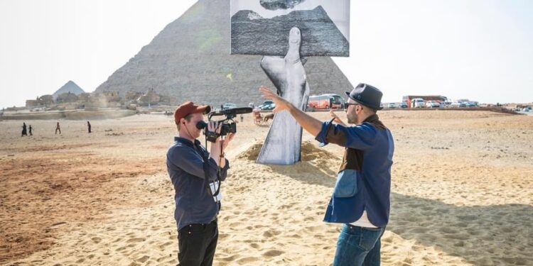 Les Pyramides abritent l’expo des célébrités mondiales 2 - Le Progrès Egyptien Les Pyramides abritent l’expo des célébrités mondiales 1 - Le Progrès Egyptien