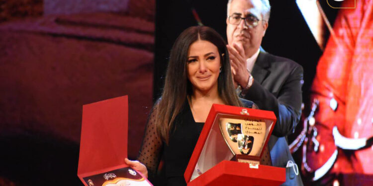 Donia Samir Ghanem honore ses parents en larmes 2 - Le Progrès Egyptien Donia Samir Ghanem honore ses parents en larmes 1 - Le Progrès Egyptien