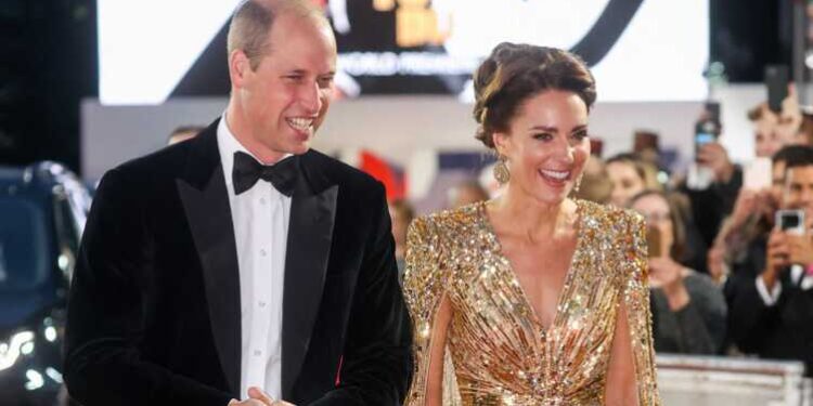 Kate Middleton, la plus belle des James Bond Girls 1 - Le Progrès Egyptien Le prince William, duc de Cambridge, Catherine Kate Middleton, duchesse de Cambridge - Avant-première mondiale du film "James Bond - Mourir peut attendre (No Time to Die)" au Royal Albert Hall à Londres le 28 septembre 2021.