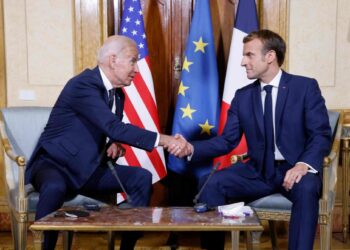 Emmanuel Macron et Joe Biden mettent en scène leur réconciliation