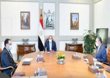 Al-Sissi examine le rapport annuel du Fonds des martyrs 