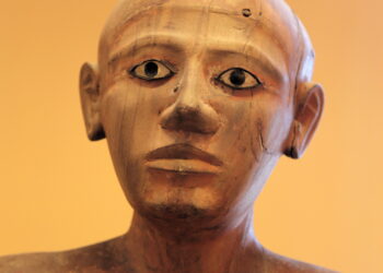 La statue du chancelier Nakhti en bois