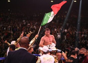 Boxe / Super-moyens : “Canelo” entre dans l’histoire