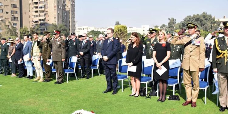 L'ambassade de GB rend hommage aux victimes de la 1ère et de la 2ème guerres mondiales 2 - Le Progrès Egyptien L'ambassade de GB rend hommage aux victimes de la 1ère et de la 2ème guerres mondiales 1 - Le Progrès Egyptien