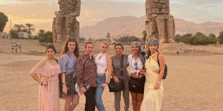 Visite à Louxor des participantes au Forum international des femmes sur les arts 2 - Le Progrès Egyptien Visite à Louxor des participantes au Forum international des femmes sur les arts 1 - Le Progrès Egyptien