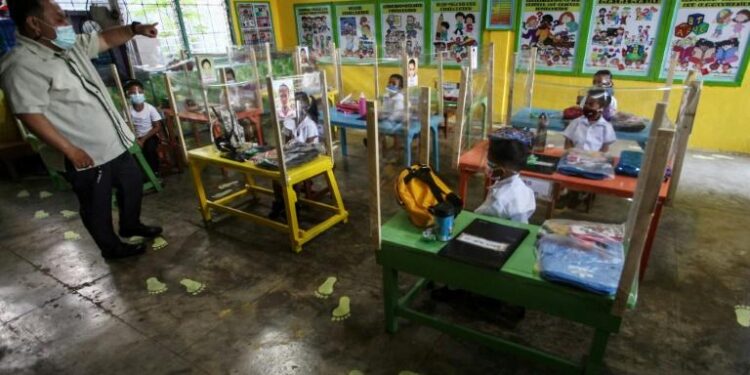 Les Philippines rouvrent des écoles pour la 1ère fois depuis mars 2020 2 - Le Progrès Egyptien Les Philippines rouvrent des écoles pour la 1ère fois depuis mars 2020 1 - Le Progrès Egyptien