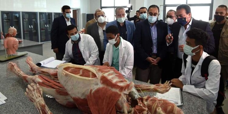 Le premier ministre inspecte les travaux de développement de l’hôpital universitaire de Suez 2 - Le Progrès Egyptien Le premier ministre inspecte les travaux de développement de l’hôpital universitaire de Suez 1 - Le Progrès Egyptien