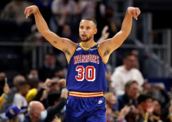 NBA : Curry dépasse  Allen et maintient les Warriors au sommet