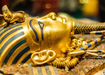 Un centenaire féérique attend  le pharaon d’or à Louxor