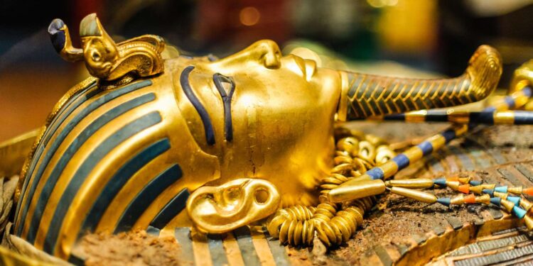 Un centenaire féérique attend le pharaon d’or à Louxor 2 - Le Progrès Egyptien Un centenaire féérique attend le pharaon d’or à Louxor 1 - Le Progrès Egyptien