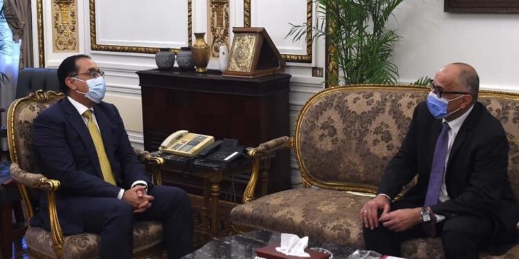 Madbouli examine nombre de dossiers économiques 2 - Le Progrès Egyptien Madbouli examine nombre de dossiers économiques 1 - Le Progrès Egyptien