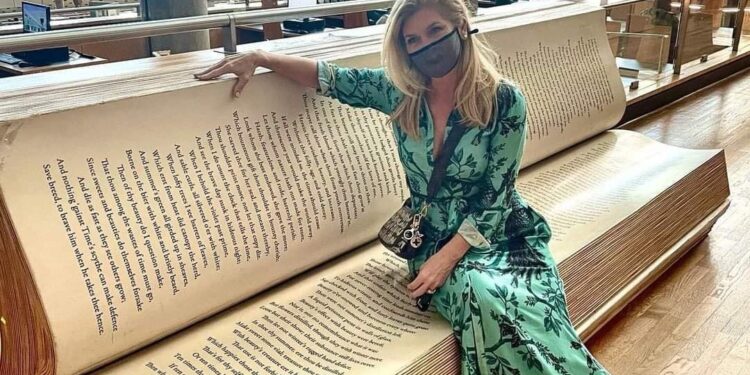 Dans les couloirs de la Biblioteca Alexandrina 2 - Le Progrès Egyptien Dans les couloirs de la Biblioteca Alexandrina 1 - Le Progrès Egyptien