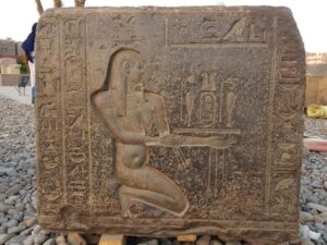 Découverte de blocs des façades du temple de Nectanébo 1er 79 - Le Progrès Egyptien