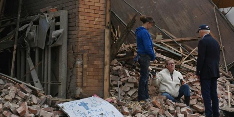 Biden dans le Kentucky, frappé par des tornades dévastatrices 1 - Le Progrès Egyptien