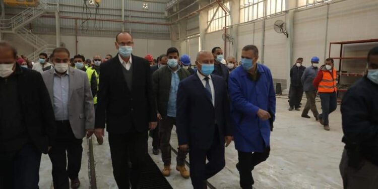 Le ministre du Transport inspecte l'entretien et la maintenance des locomotives 1 - Le Progrès Egyptien