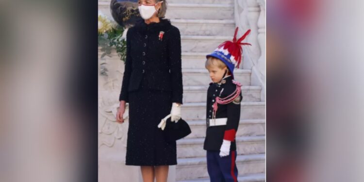 Caroline de Hanovre et Stéphanie de Monaco, très élégantes à la Fête nationale 1 - Le Progrès Egyptien