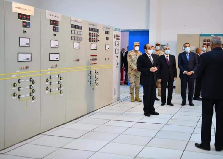 Le Président inaugure des projets d’électricité en Haute-Egypte