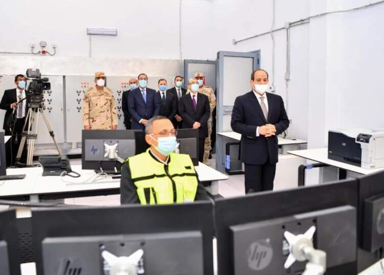 Le Président inaugure des projets d’électricité en Haute-Egypte