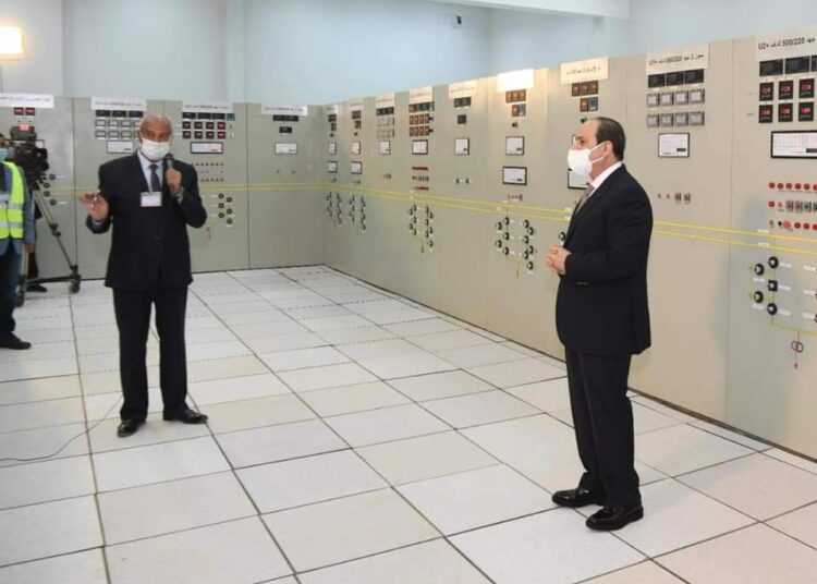 Le Président inaugure des projets d’électricité en Haute-Egypte