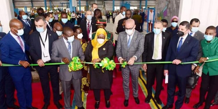 Kigamboni : La présidente de la Tanzanie pose la 1ère  pierre de la cité industrielle égyptienne 2 - Le Progrès Egyptien Kigamboni : La présidente de la Tanzanie pose la 1ère  pierre de la cité industrielle égyptienne 1 - Le Progrès Egyptien