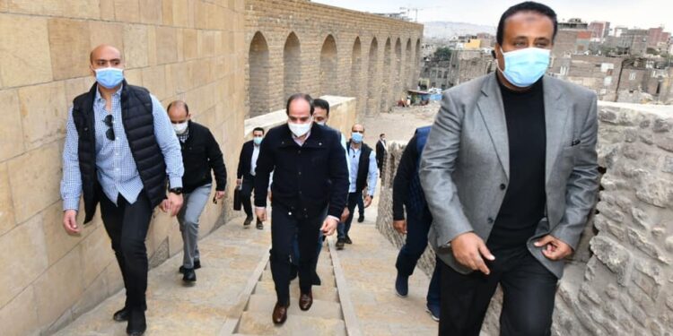 Al-Sissi inspecte les zones de Misr al-Qadima 2 - Le Progrès Egyptien Al-Sissi inspecte les zones de Misr al-Qadima 1 - Le Progrès Egyptien