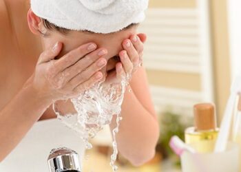 5 erreurs que l’on fait toutes en se lavant le visage