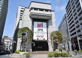 Tokyo finit en petite hausse