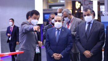 EDEX: Le ministre de la Production militaire examine la coopération avec “Poly Defence”