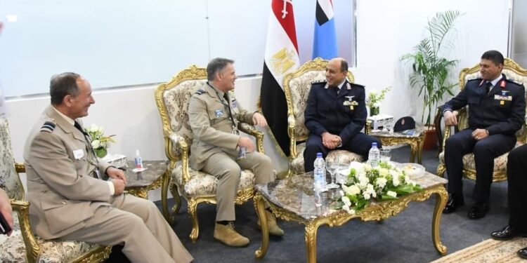 EDEX 2021: Entretiens entre de hauts gradés de l'armée et des chefs de délégations militaires 1 - Le Progrès Egyptien