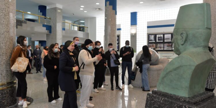 Visite des étudiants de la Sorbonne à EgyptAir 1 - Le Progrès Egyptien