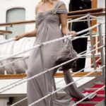 Quand Kate, Maxima, Victoria, Letizia, Charlène… adoptent le décolleté asymétrique 3 - Le Progrès Egyptien