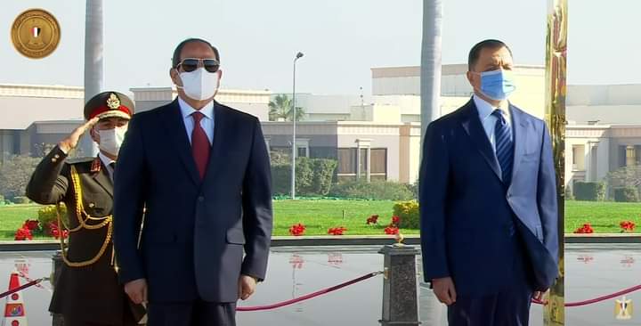 Académie de la Police : Al-Sissi dépose une gerbe de fleurs sur le mémorial 2 - Le Progrès Egyptien Académie de la Police : Al-Sissi dépose une gerbe de fleurs sur le mémorial 1 - Le Progrès Egyptien
