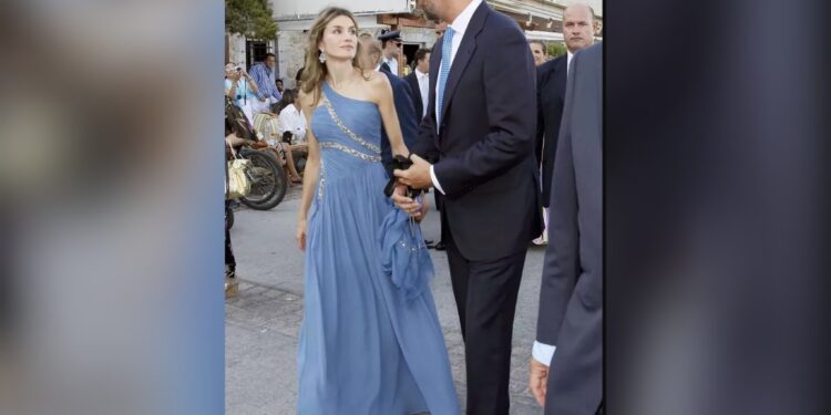 Quand Kate, Maxima, Victoria, Letizia, Charlène… adoptent le décolleté asymétrique 1 - Le Progrès Egyptien