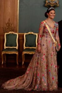 La princesse Victoria de Suède dans une robe Frida Jonsvens, le 24 novembre 