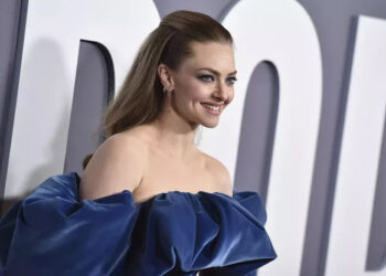 Amanda Seyfried, glamour pour sa série “The Dropout”