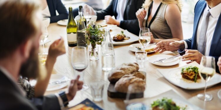 Règles d’étiquette à table 2 - Le Progrès Egyptien Règles d’étiquette à table 1 - Le Progrès Egyptien