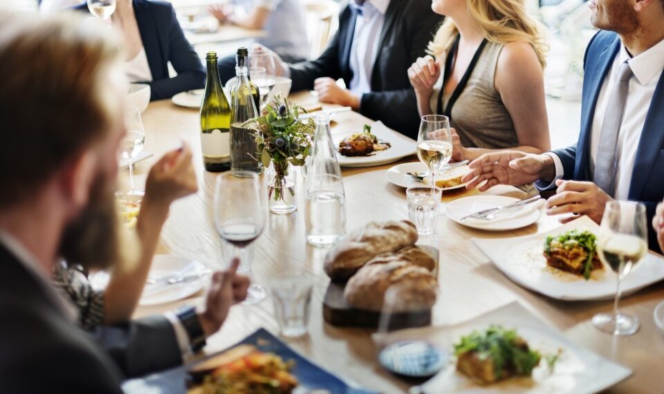 Règles d’étiquette à table 2 - Le Progrès Egyptien Règles d’étiquette à table 1 - Le Progrès Egyptien