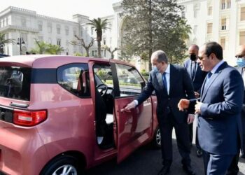 Al-Sissi examine la stratégie d’implantation de l’industrie des voitures électriques