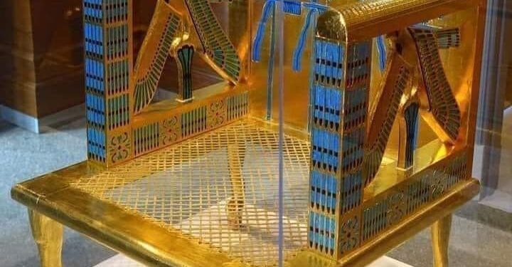 Fauteuil de la reine Hétep-Hérès Ière 2 - Le Progrès Egyptien Fauteuil de la reine Hétep-Hérès Ière 1 - Le Progrès Egyptien