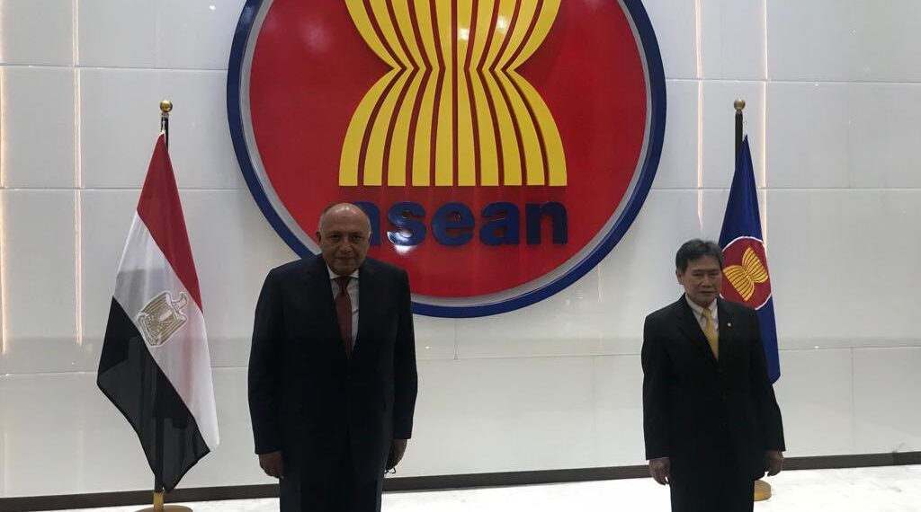 Choucri s'entretient avec le SG de l'ASEAN 2 - Le Progrès Egyptien Choucri s'entretient avec le SG de l'ASEAN 1 - Le Progrès Egyptien