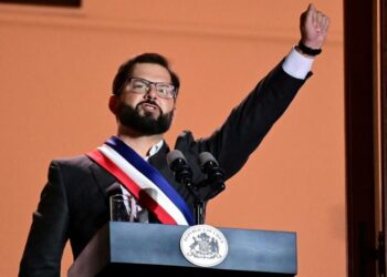 Chili : Gabriel Boric lance sa présidence en citant Allende