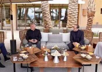 Al-Sissi rencontre le roi de Jordanie, le prince héritier d’Abou Dhabi et le PM irakien