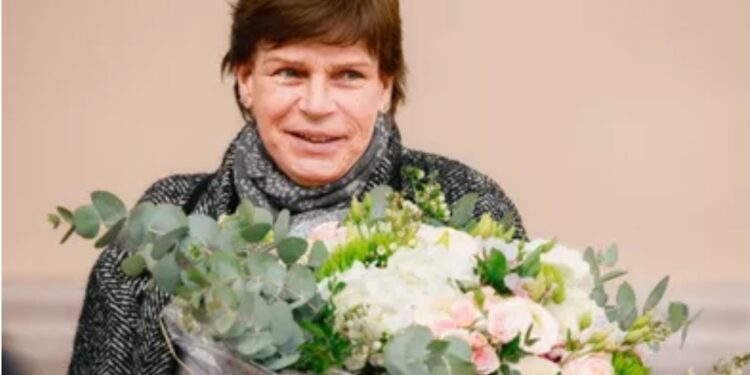 Stéphanie de Monaco couverte de fleurs sur la place du Palais 2 - Le Progrès Egyptien Stéphanie de Monaco couverte de fleurs sur la place du Palais 1 - Le Progrès Egyptien