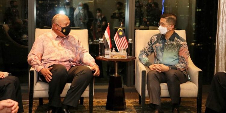 Choucri examine avec le ministre malaisien du commerce le développement de la coopération en matière de commerce et d'investissement 1 - Le Progrès Egyptien