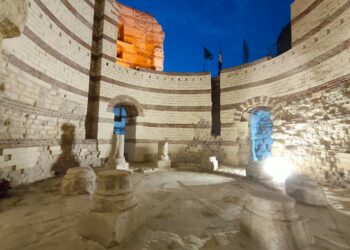 Le masque au regard vivant et expressif